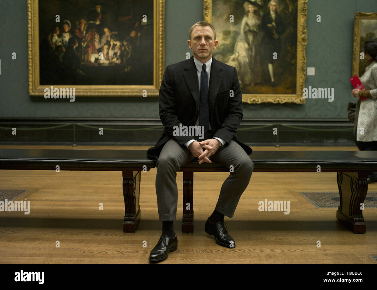 Skyfall, (SKYFALL) GB-USA 2012, Regie: Sam Mendez, DANIEL CRAIG, Key: Ausstellung, Kunst, Galerie, Gemälde, Ausstellungsbesucher, Stock Photo