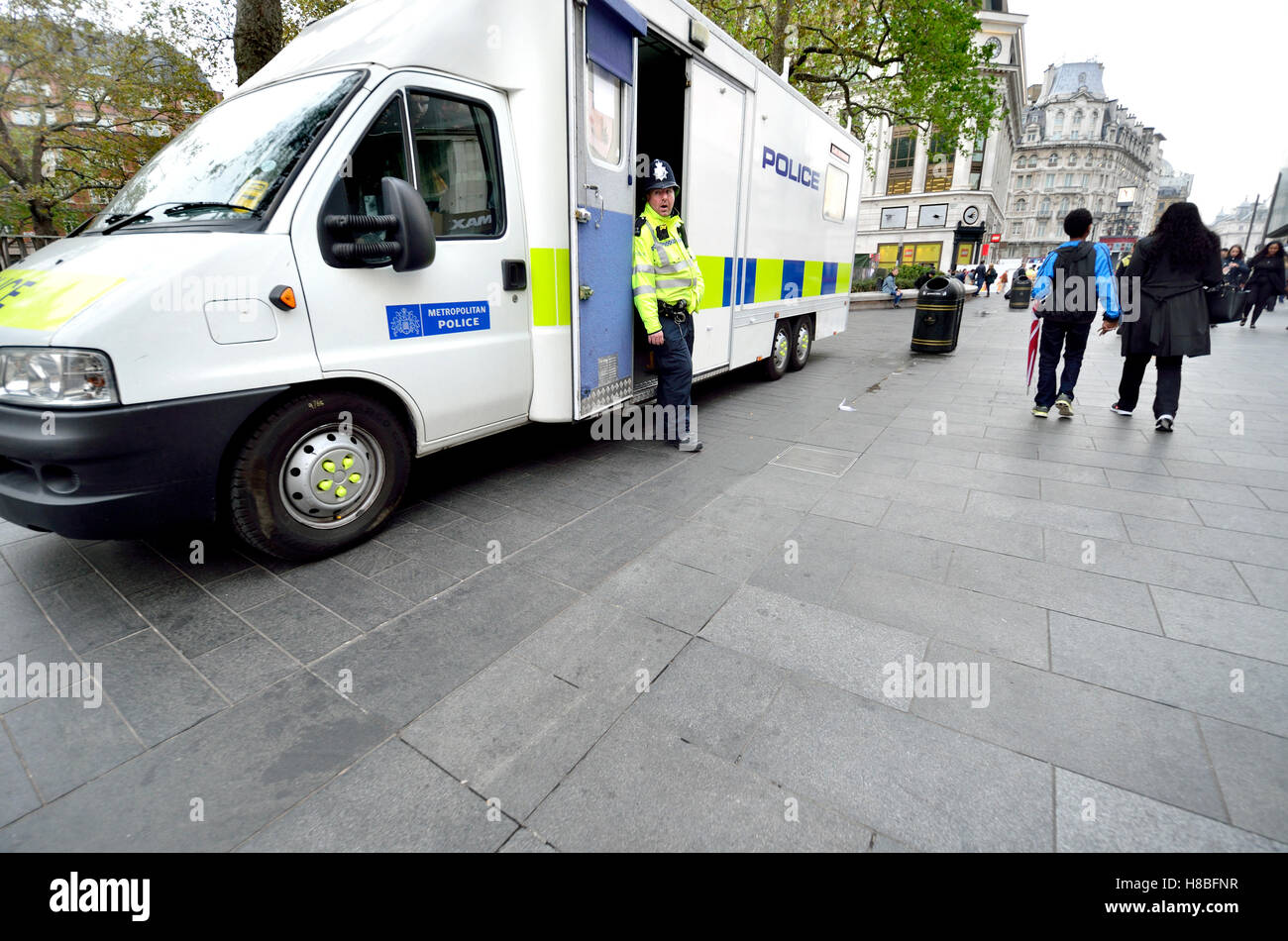 London, England, UK. Police officer with his van in Leicester Square Stock Photo