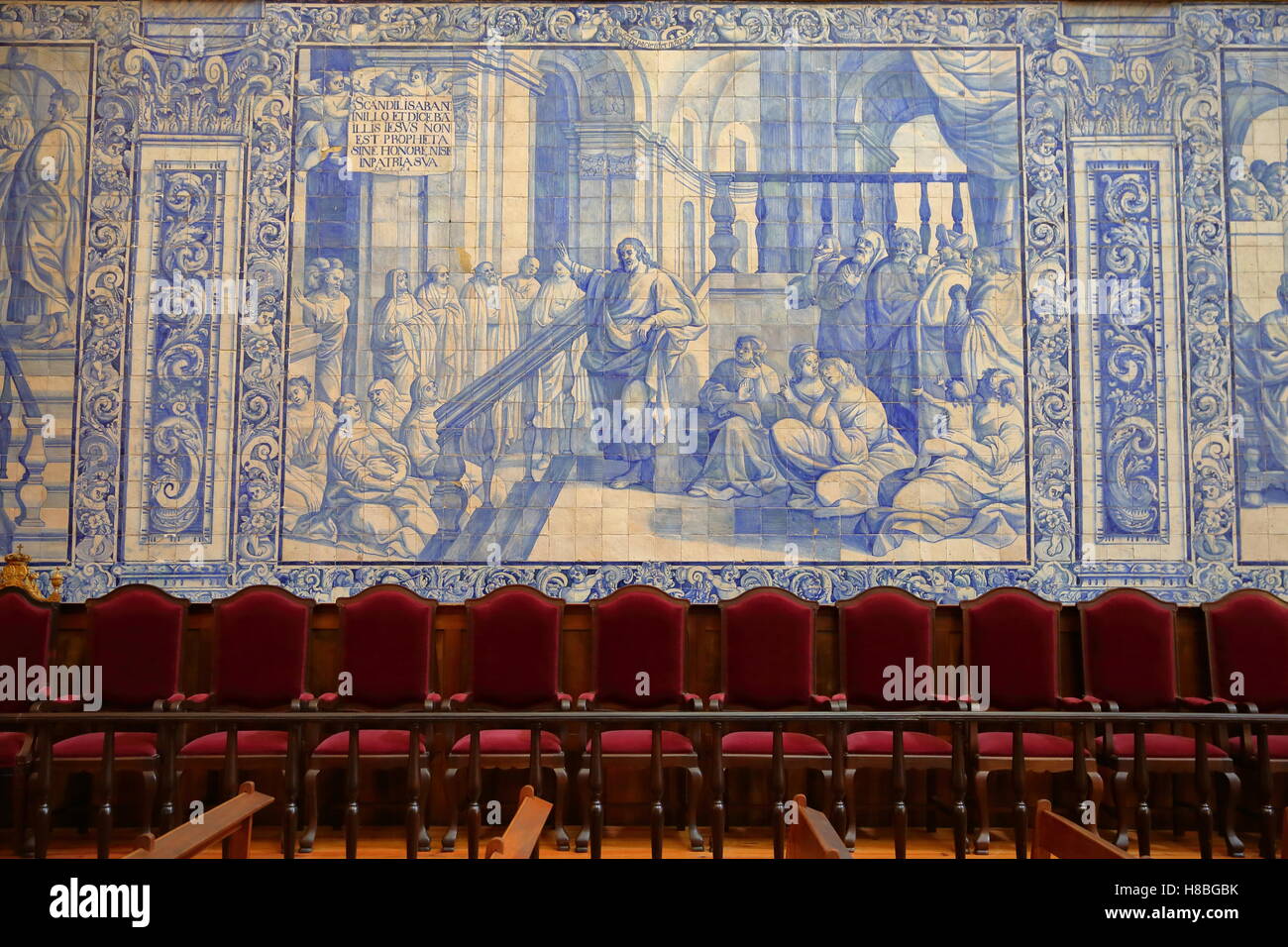 Azulejo Português Nas Escadas Da Catedral Foto de Stock - Imagem de  arquitetura, santo: 18767698