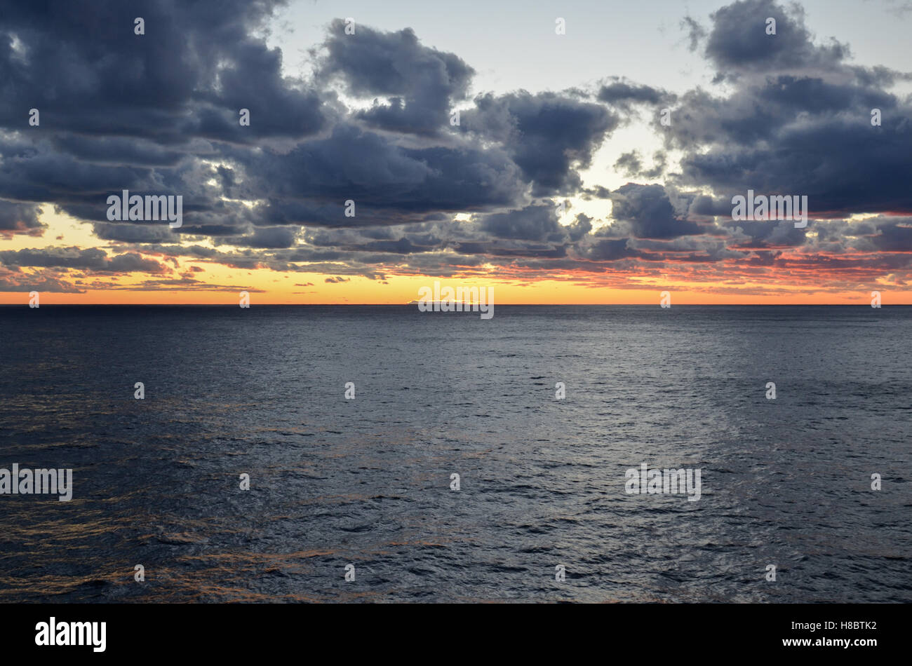 Abstract sunrise over ocean sun hi-res stock photography and images - Alamy