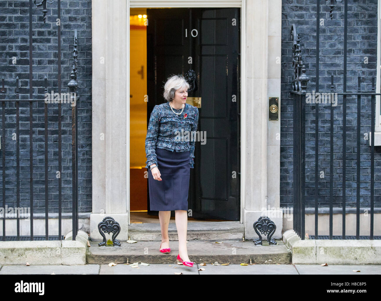 Prime Minister,Theresa May,leaves 10 Downing street,on her way to Prime Minister's Questions at the House of Commons Stock Photo