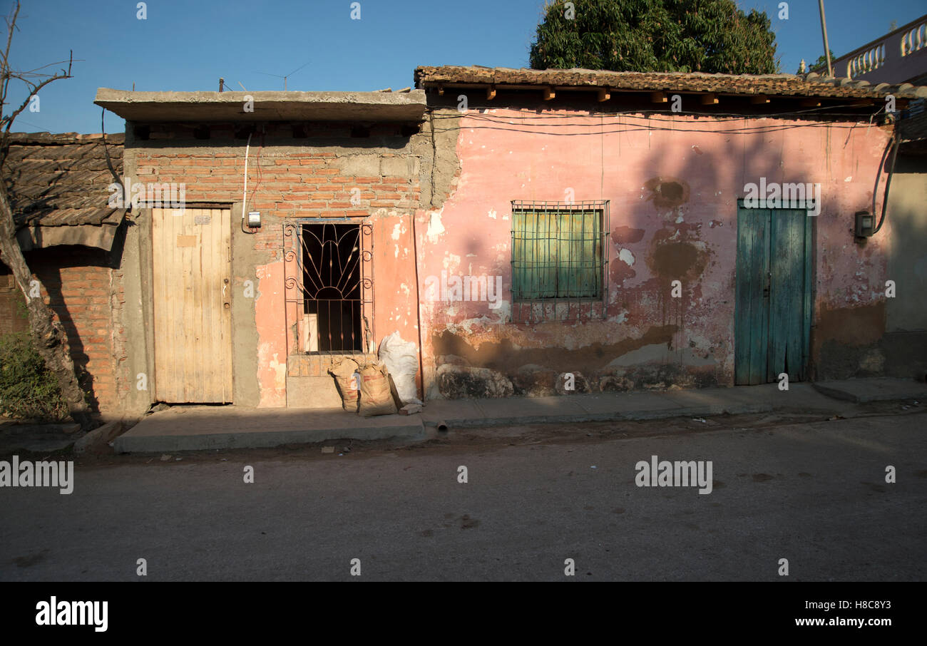 Poor housing in Trinidad Cuba Stock Photo - Alamy