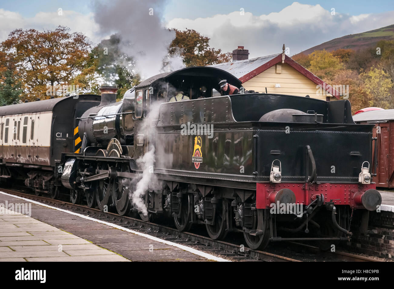 Steam train. Locomotive Foxcote Manor 7822 at Glyndyfrdwy station. Llangollen railway. Denbighshire North Wales. Stock Photo