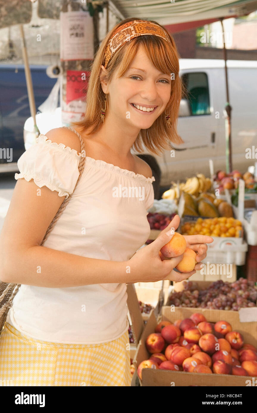 woman shopping at farmers market Stock Photo Alamy