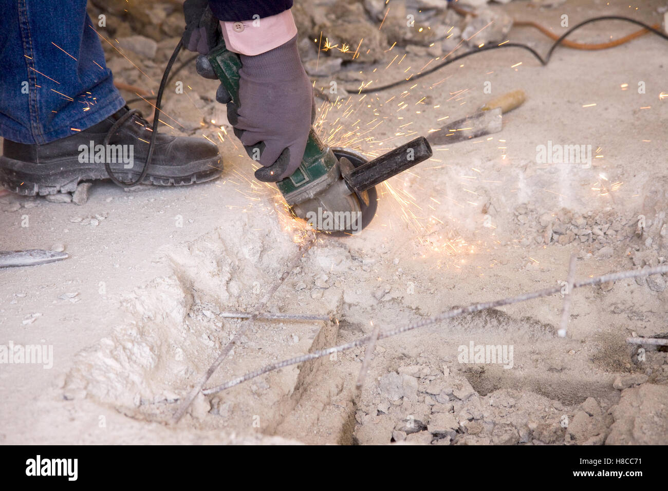 bricklayer at work in a building site Stock Photo - Alamy
