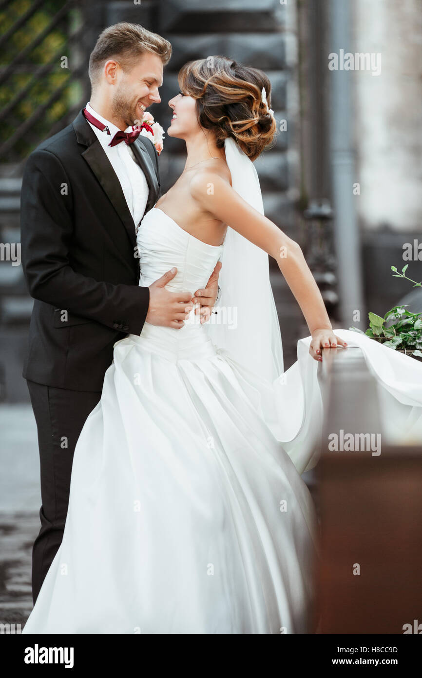 Profile happy smiling bride hi-res stock photography and images - Alamy