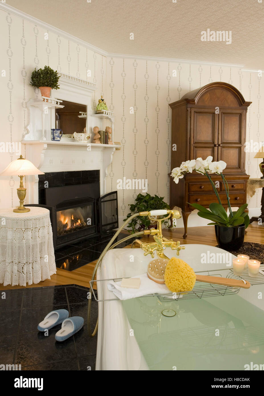 Freestanding bathtub filled with water in period room Stock Photo Alamy