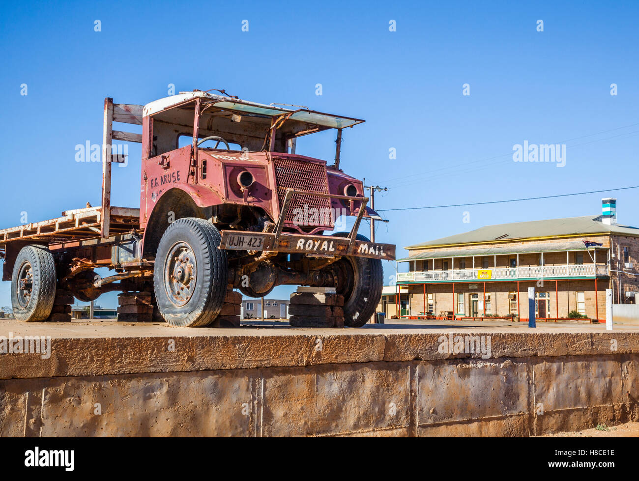 Marree in South Australia, Marree Hotel, vintage 1940s Chevrolet Blitz truck as it was used on outback mail runs Stock Photo