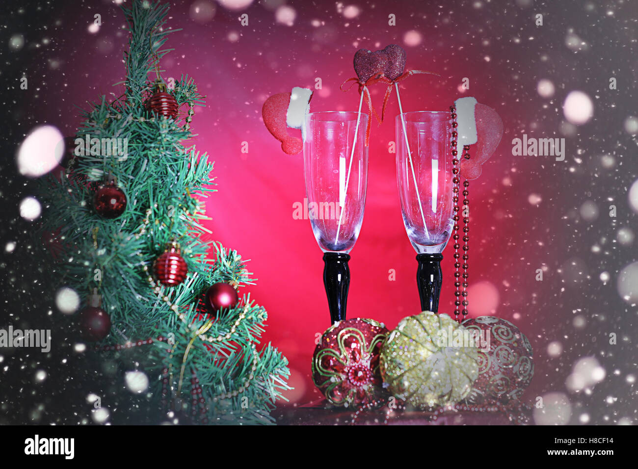 Two glasses champagne tables hi-res stock photography and images - Alamy