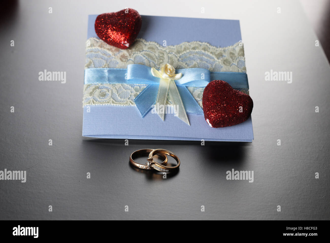 Wedding rings ribbon Stock Photo - Alamy