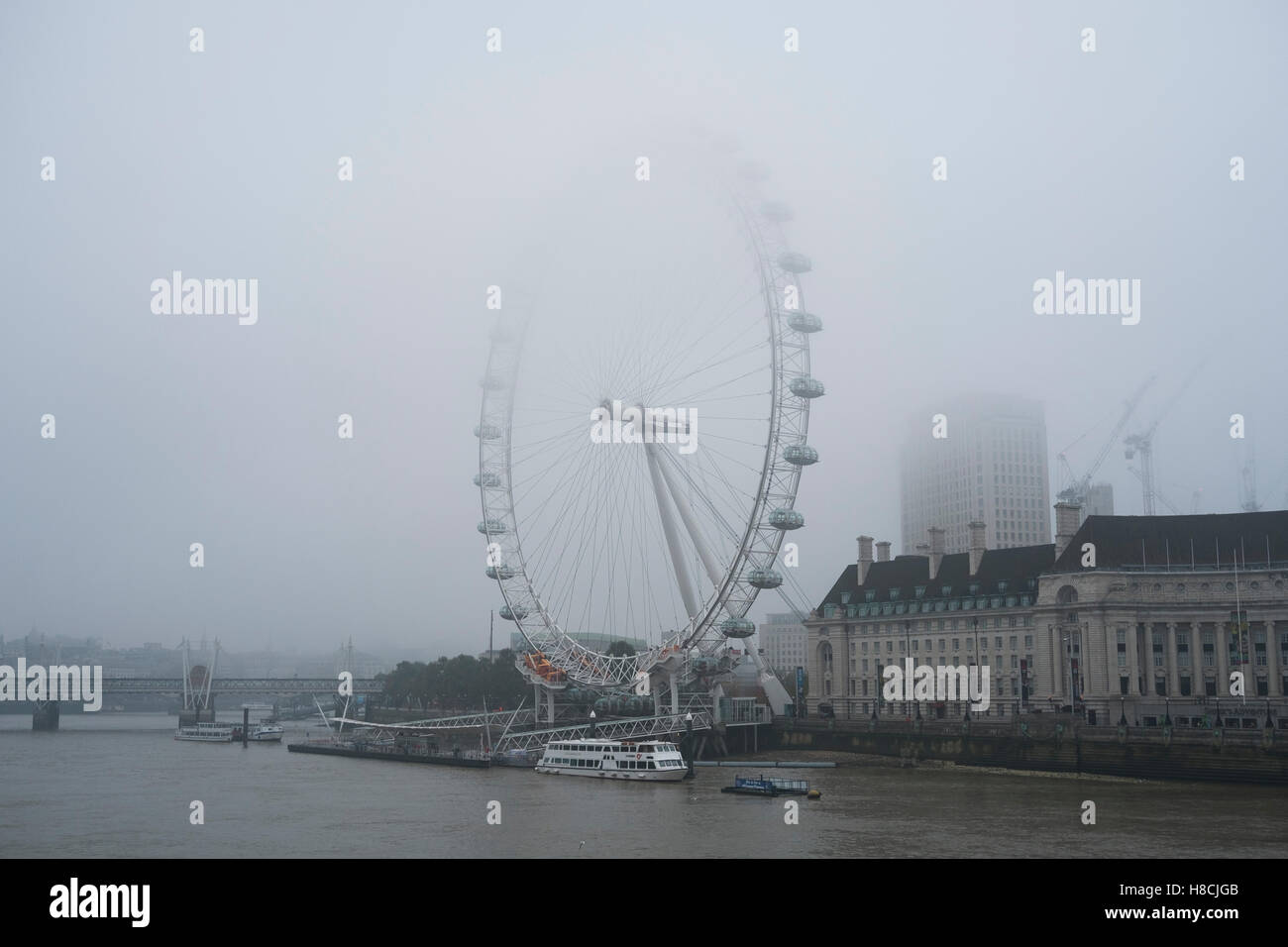 1 November 2016. Autumn morning fog in London shrouding the top of London Eye ferris wheel seen from Westminster Bridge. Credit: Malcolm Park/Alamy. Stock Photo