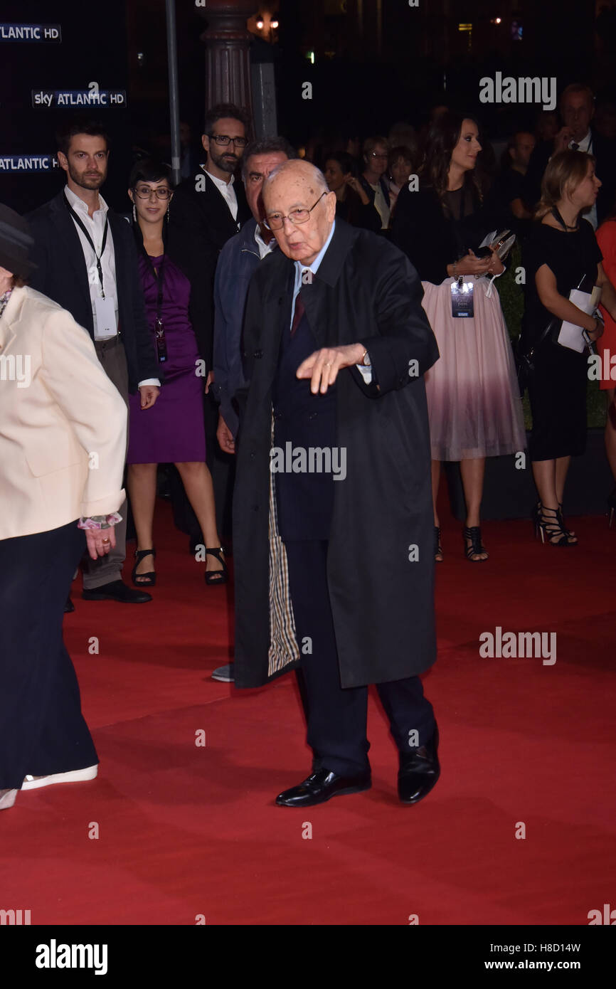Giorgio Napolitano attending the photocall and preview screening of 'The Young Pope,' at The Space Cinema Moderno in Rome, Italy.  Featuring: Giorgio Napolitano Where: Rome, Italy When: 09 Oct 2016 Stock Photo