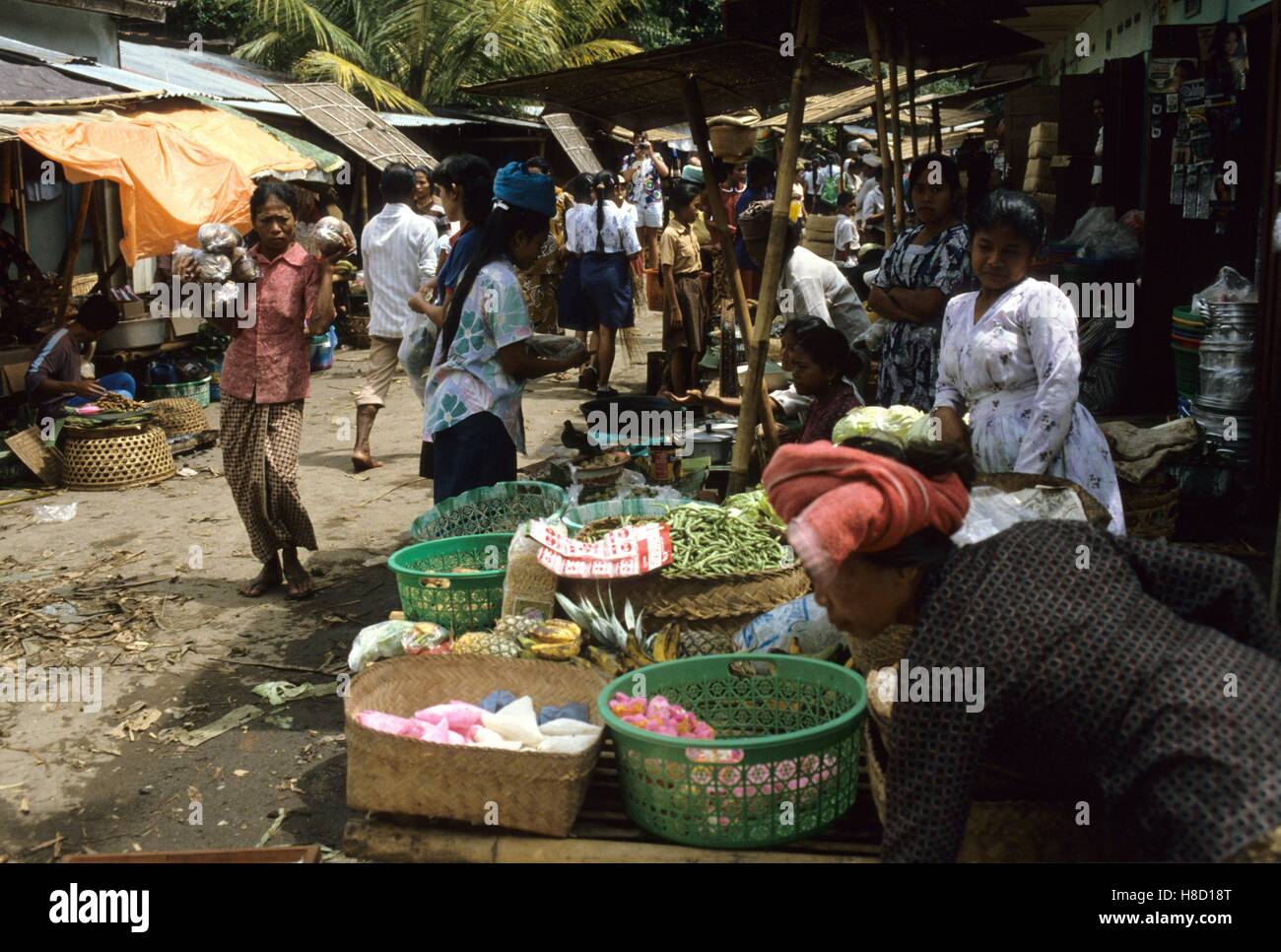 Markt auf Bali, Indonesien. Key: Marktstand, Marktfrauen, Händler, Warenkorb. Stock Photo