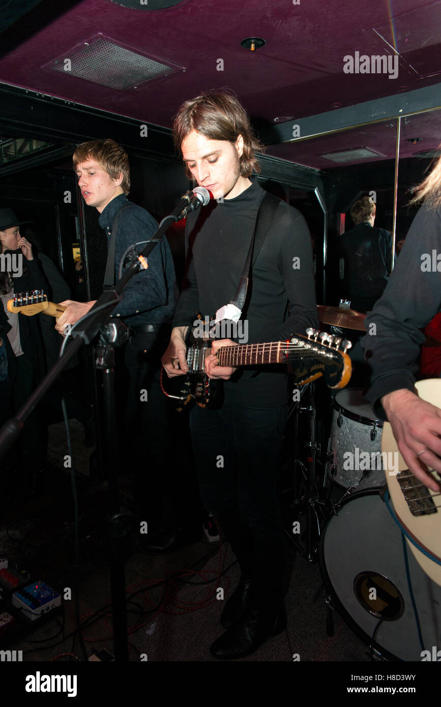London, UK. 10th Nov, 2016. British indie rock band TOY perform at The  Scotch of St. James, for the launch of 'The Brotherly Love' issue of Foxes  Magazine. Credit: Alberto Pezzali/Pacific Press/Alamy