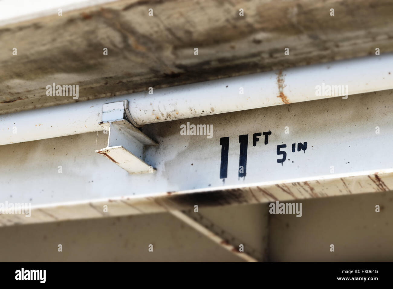 Bridge clearance height hires stock photography and images Alamy