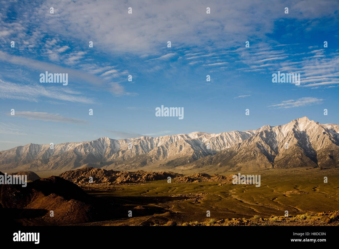 Blue skies mountains hi-res stock photography and images - Alamy