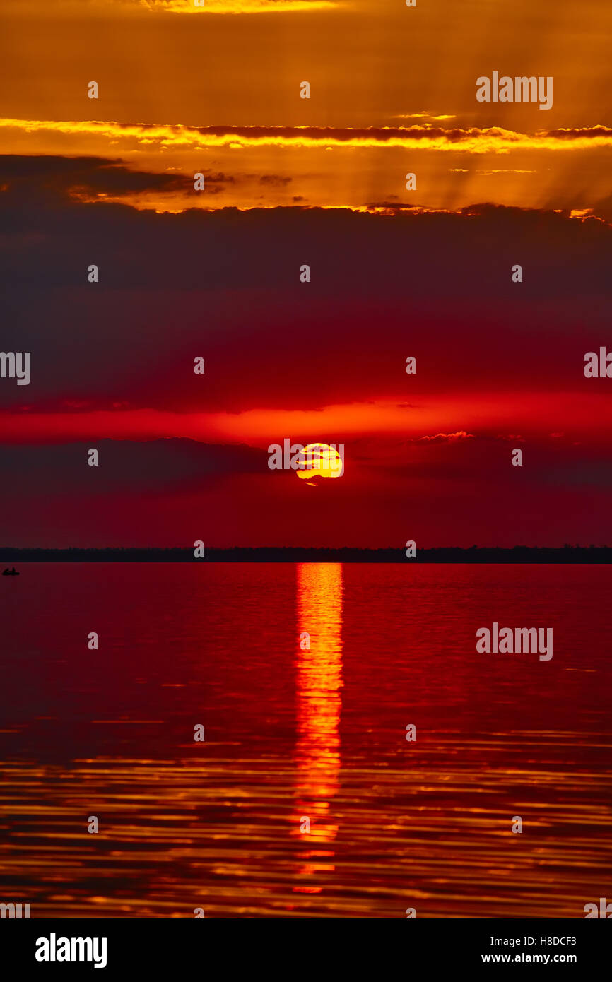 Sunrise in the sea with soft wave and cloudy Stock Photo - Alamy