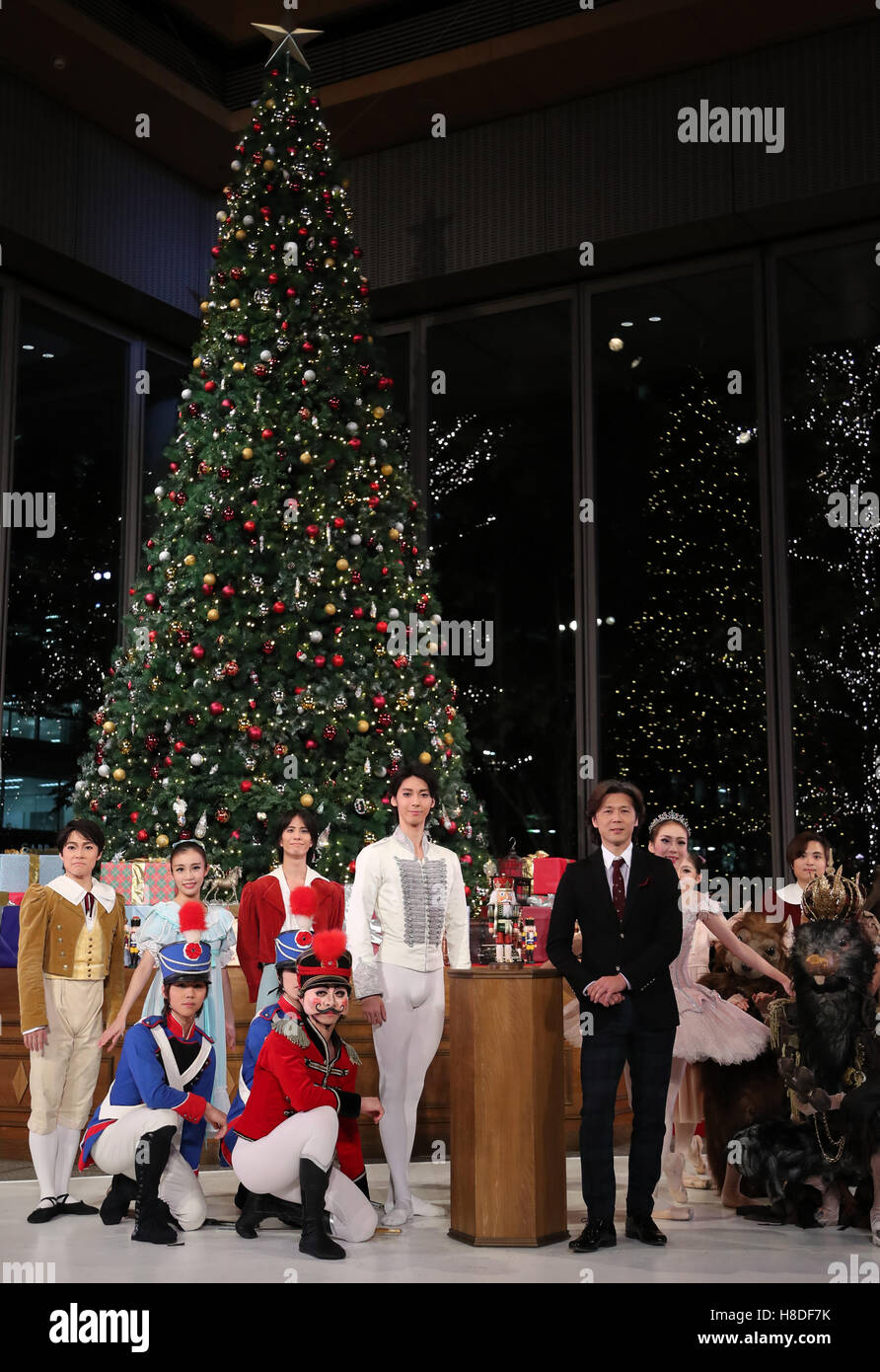 Tokyo, Japan. 10th Nov, 2016. Tetsuya Kumakawa, Japanese ballet dancer and director of the K Ballet Company and his dancers attend the light-up ceremony of a large Christmas tree at the Marunouchi building in Tokyo on Thursday, November 10, 2016. The Marunouchi area started illumination and decoration with motif of ballet dance Tchaikovsky's 'Nutcracker' through the Christmas Day. © Yoshio Tsunoda/AFLO/Alamy Live News Stock Photo