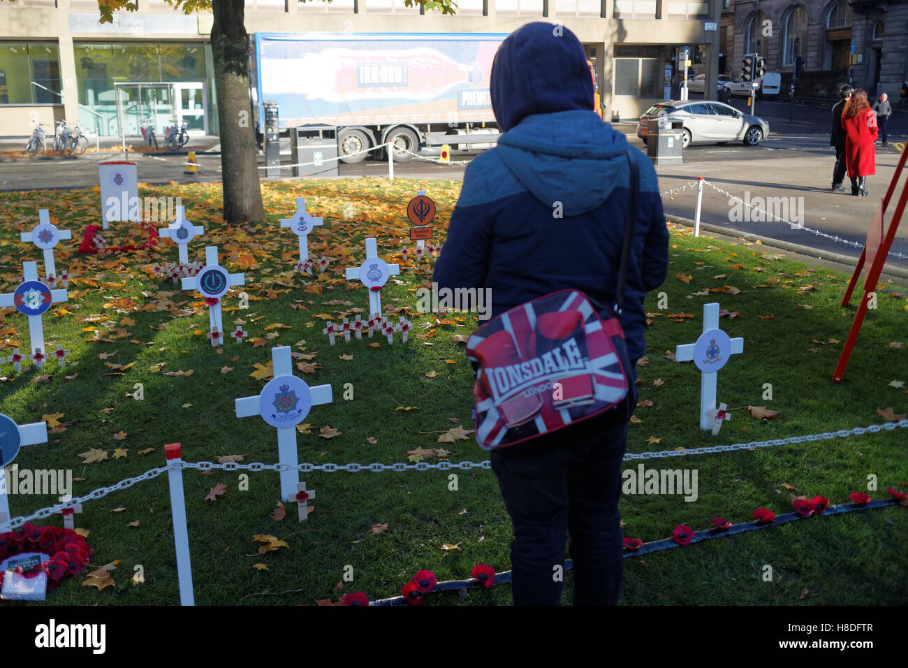 Glasgow, Scotland, UK 10th November 2016 George Square Glasgow has its Garden of remembrance and poppy statue for people to pay respects Credit:  Gerard Ferry/Alamy Live News Stock Photo