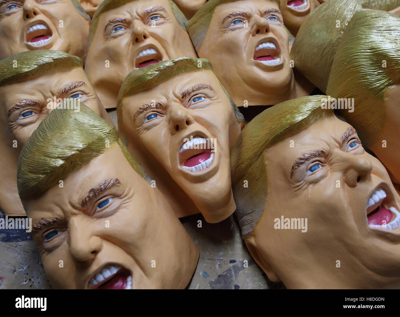 Omiya, Saitama, Japan. 10th Nov, 2016. Ogawa Rubber Inc is rushing order Donald Trump mask after the result of US presidental election at Omiya Saitama pref Japan on 10 Nov 2016.  Credit:  Motoo Naka/AFLO/Alamy Live News Stock Photo