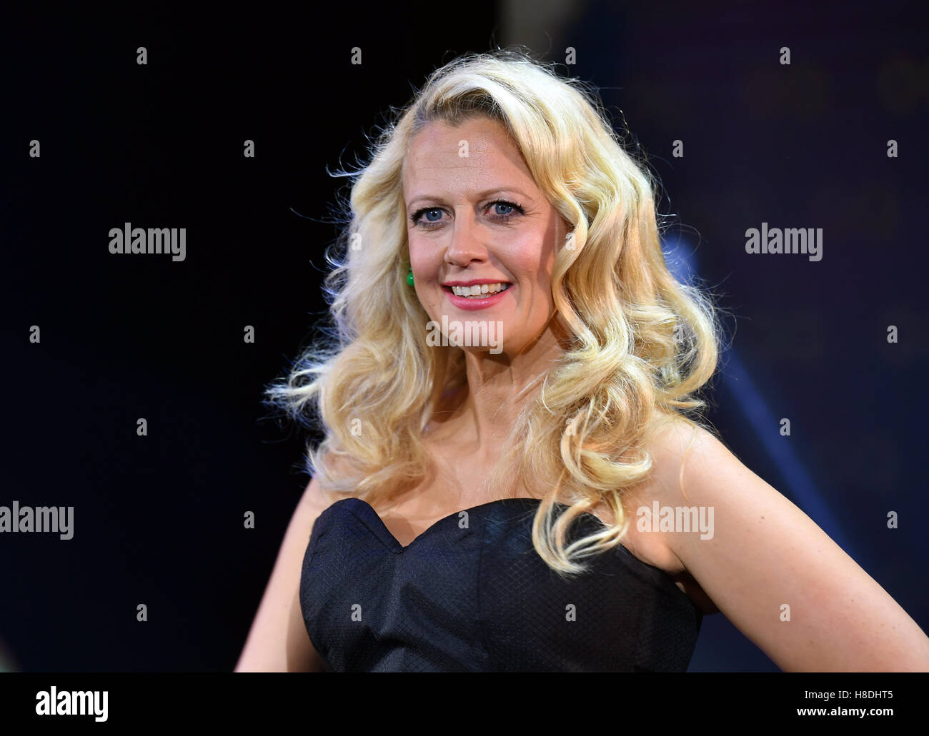 Berlin, Germany. 10th Nov, 2016. Host Barbara Schoeneberger on stage during the 'GQ Maenner des Jahres 2016' (lit. 'GQ Men of the Year 2016') award ceremony in Berlin, Germany, 10 November 2016. PHOTO: JENS KALAENE/dpa/Alamy Live News Stock Photo