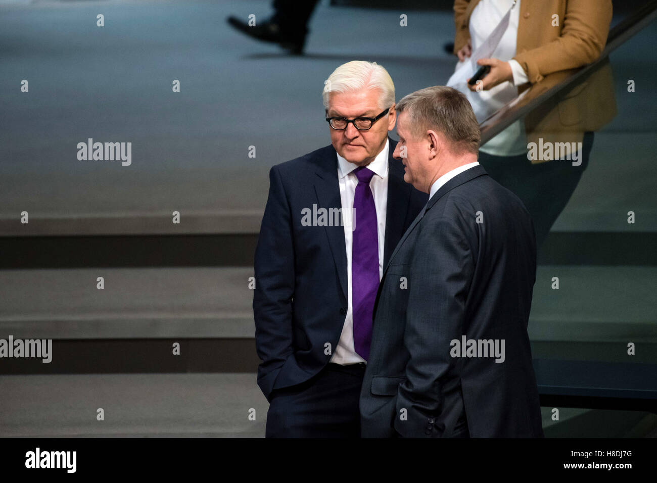 Berlin, Germany. 11th Nov, 2016. Minister of the Exterior Frank-Walter Steinmeier (SPD, l) and Minister of Health Hermann Groehe (CDU) chatting in the plenary hall of the German Bundestag (federal parliament) in Berlin, Germany, 11 November 2016. PHOTO: GREGOR FISCHER/dpa/Alamy Live News Stock Photo