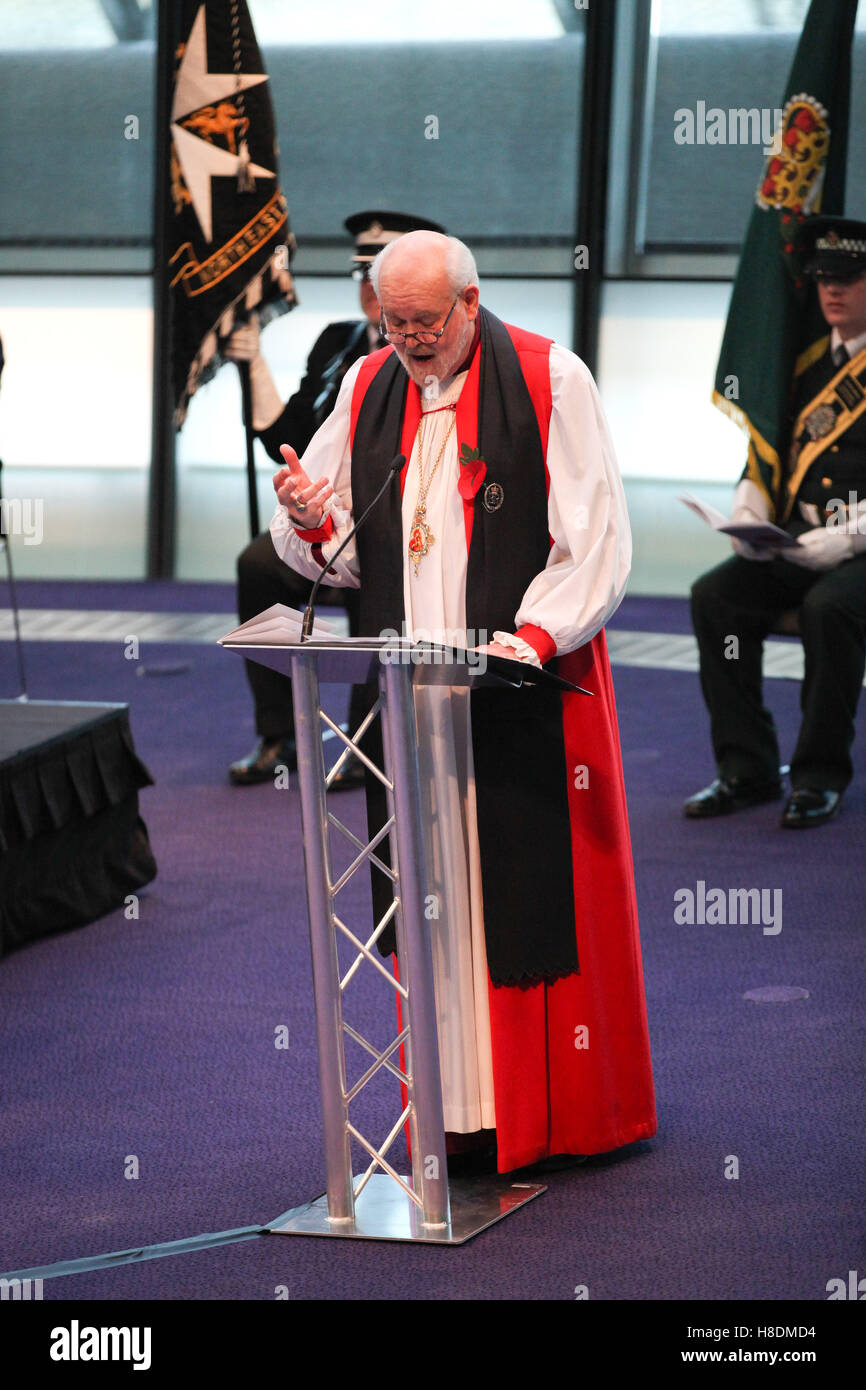 City Hall, London 11 Nov 2016 The Mayor of London, Sadiq Khan, Chairman of the London Assembly, Tony Arbour, London Assembly Members, Greater London Authority staff and representatives from key London government organisations  commemorates those who served and lost their lives in the two world wars and other conflicts at City Hall. Credit:  Dinendra Haria/Alamy Live News Stock Photo