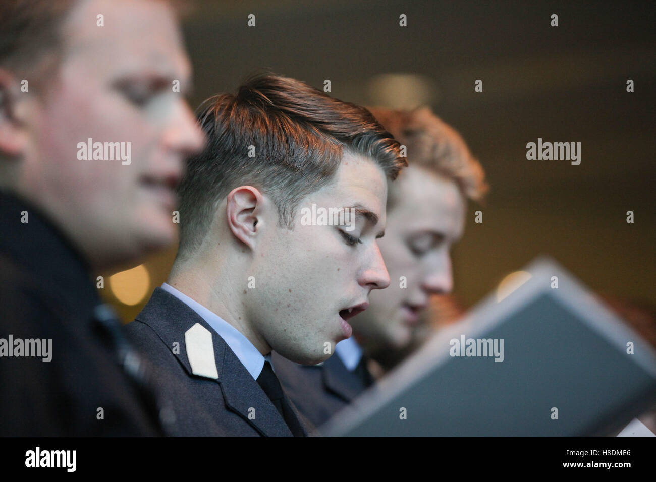 City Hall, London 11 Nov 2016 The Mayor of London, Sadiq Khan, Chairman of the London Assembly, Tony Arbour, London Assembly Members, Greater London Authority staff and representatives from key London government organisations  commemorates those who served and lost their lives in the two world wars and other conflicts at City Hall. Credit:  Dinendra Haria/Alamy Live News Stock Photo