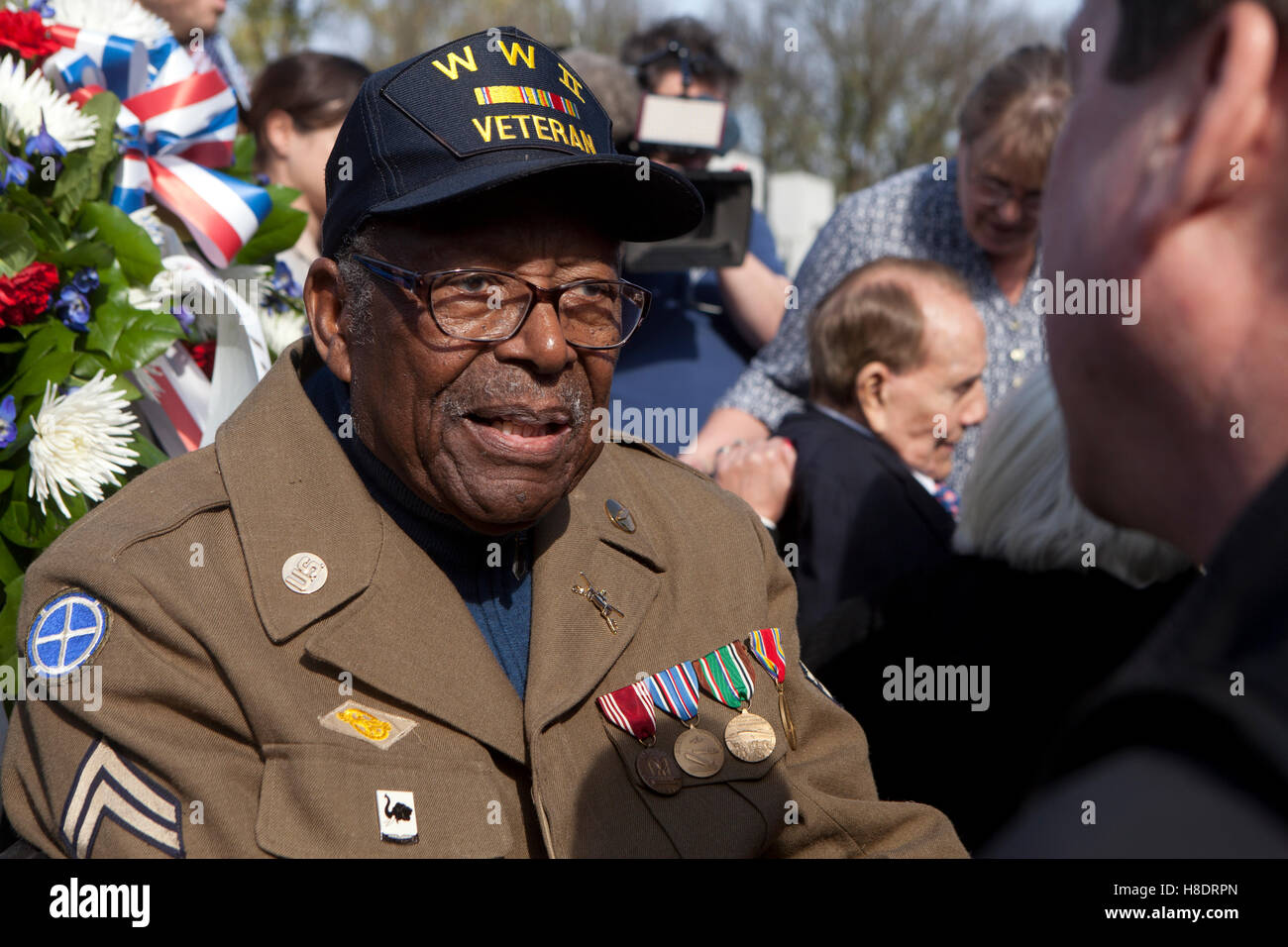 Washington, DC USA, 11th, November 2016: World War II Veterans and families gather at National World War II Memorial to remember and honor those who served in battle for Veterans Day. Credit:  B Christopher/Alamy Live News Stock Photo