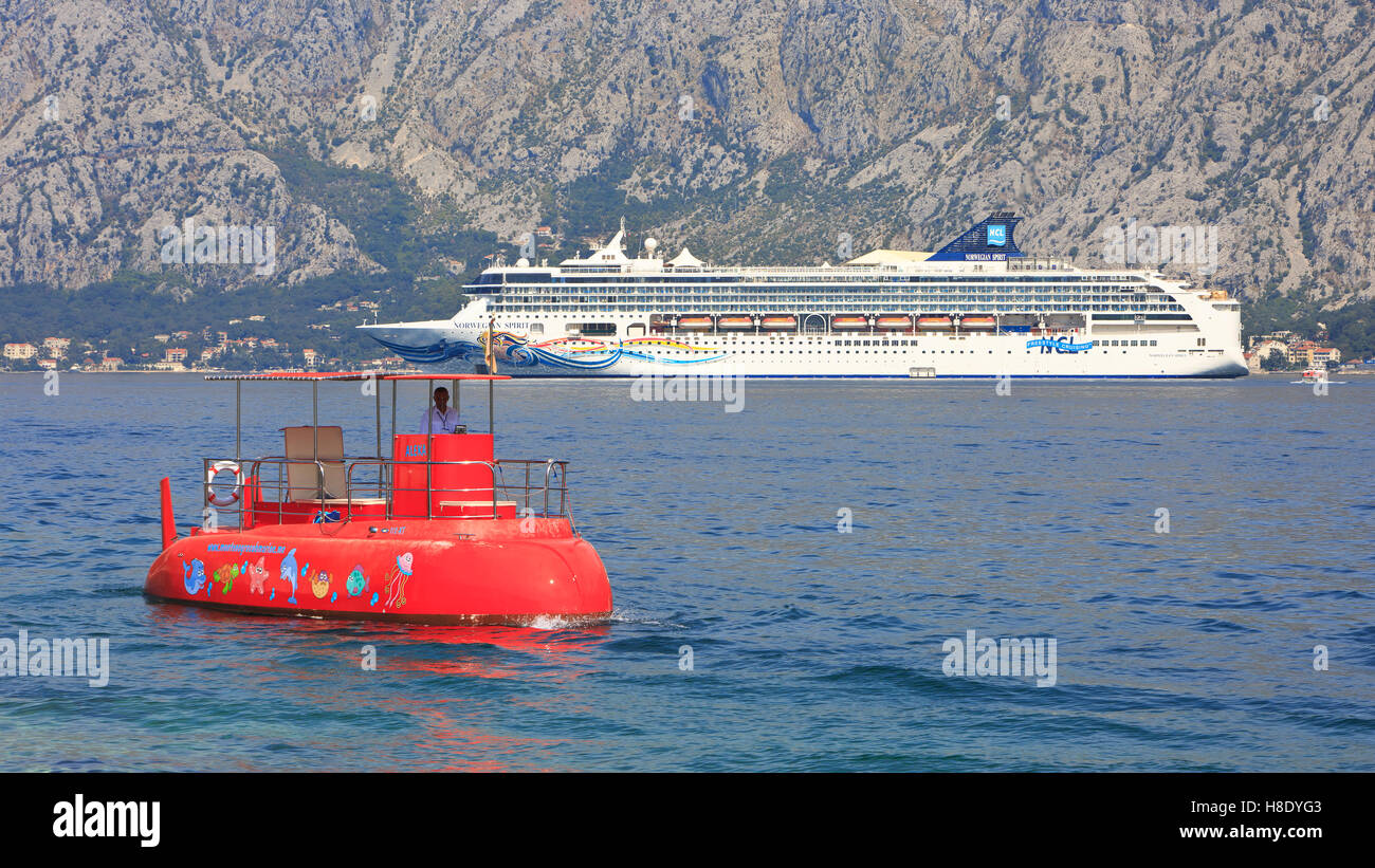 An Orange Submarine Cruising Past The Ms Riviera An Oceania Class Cruise Ship Of Oceania Cruises In Kotor Montenegro Stock Photo Alamy