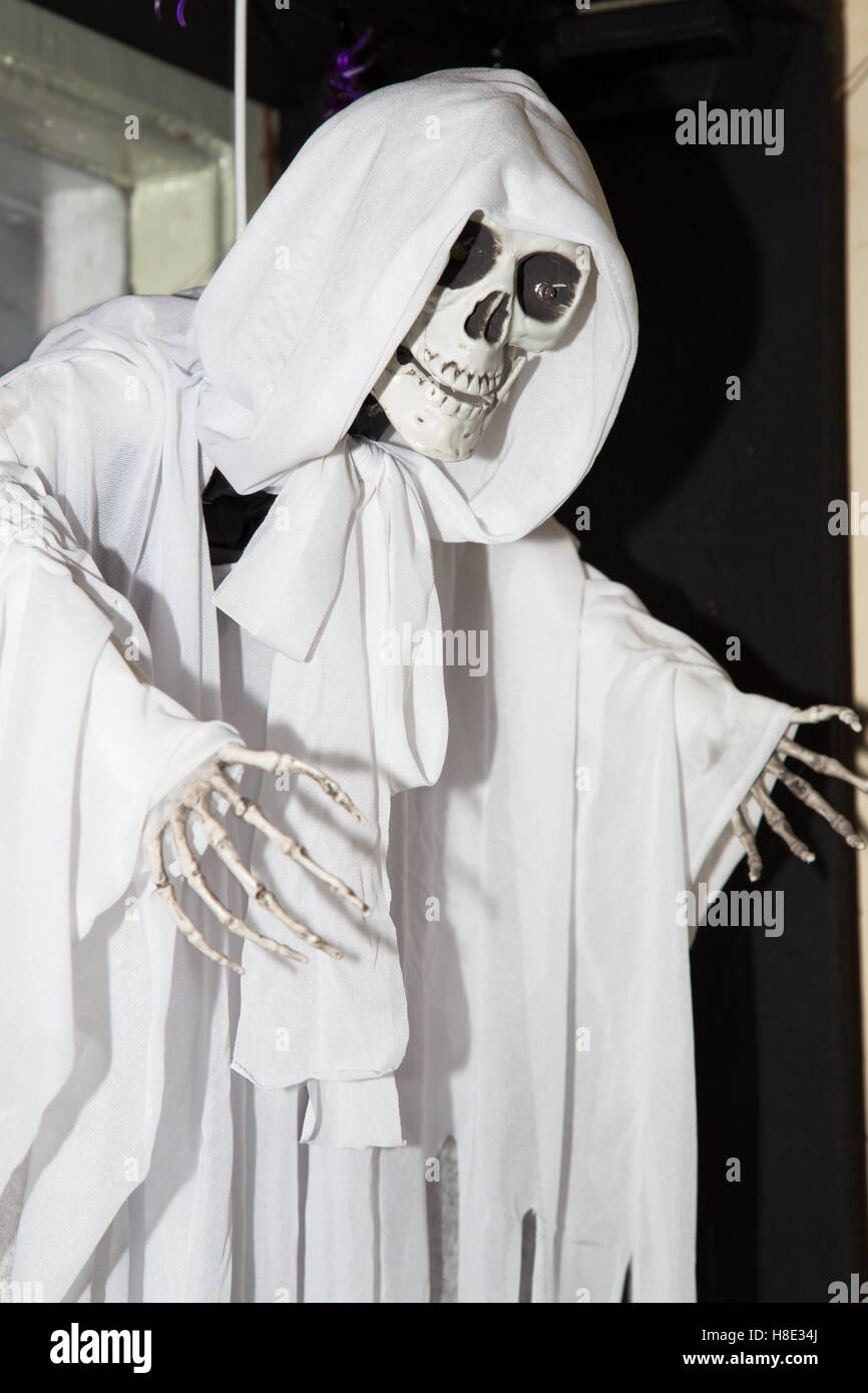 Skeleton ghost hi-res stock photography and images - Alamy