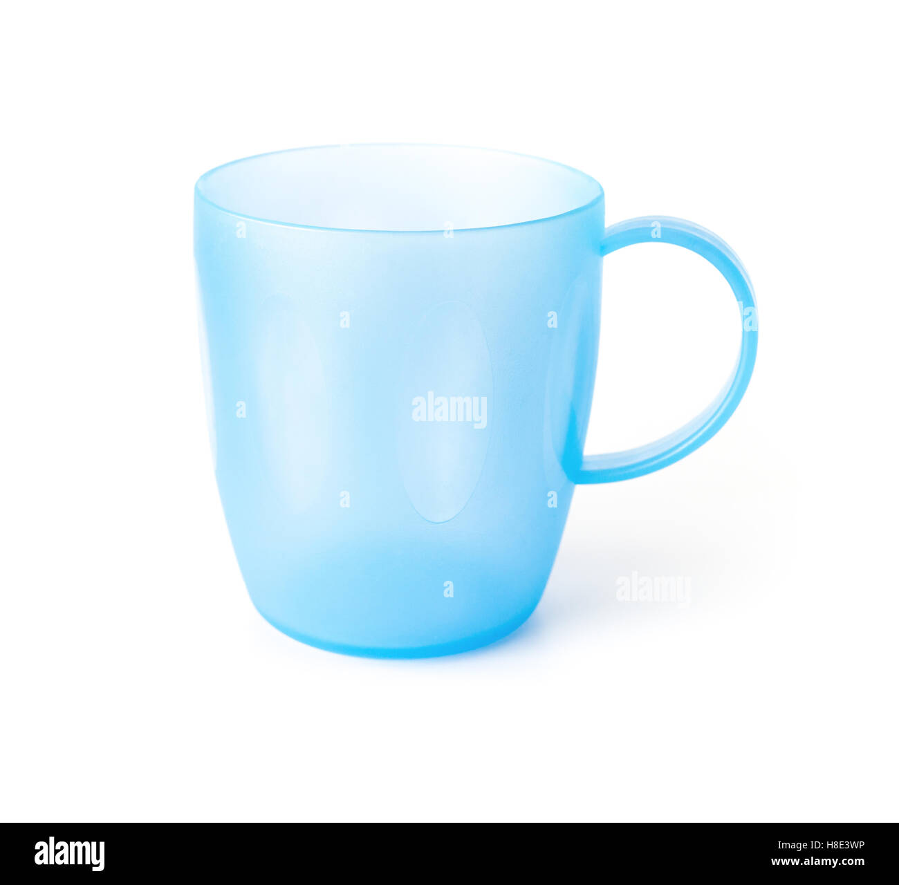 https://c8.alamy.com/comp/H8E3WP/blue-plastic-cup-on-a-white-background-H8E3WP.jpg