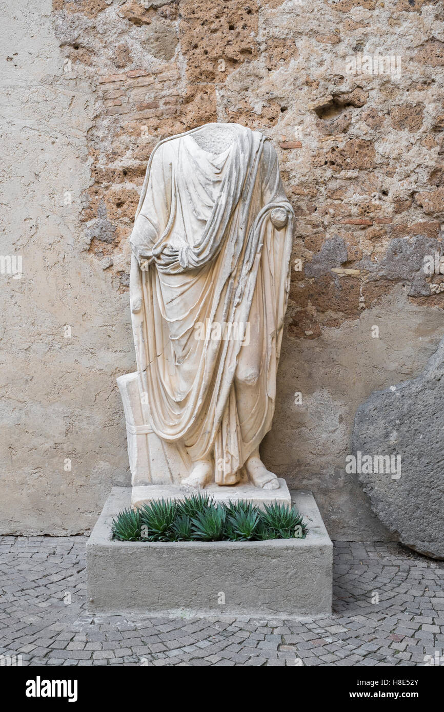 A headless Roman statue in the Cervetri museum Stock Photo Alamy