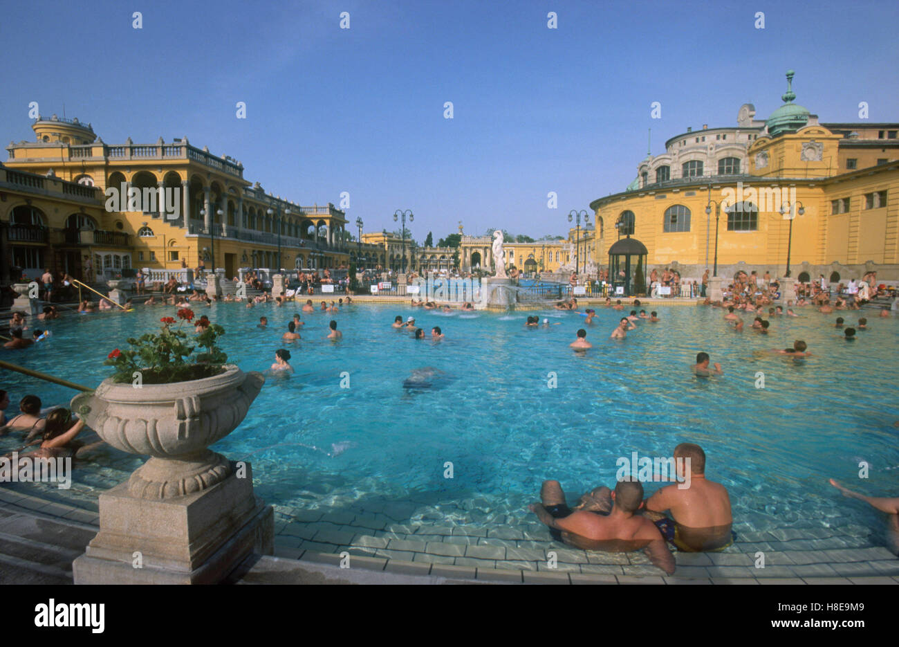 HUNGARY Budapest, Széchenyi Thermal bath, which is heated by geothermal hot water / UNGARN Budapest, Széchenyi Thermalbad, die Baeder werden mit geothermischen heissem Wasser betrieben Stock Photo