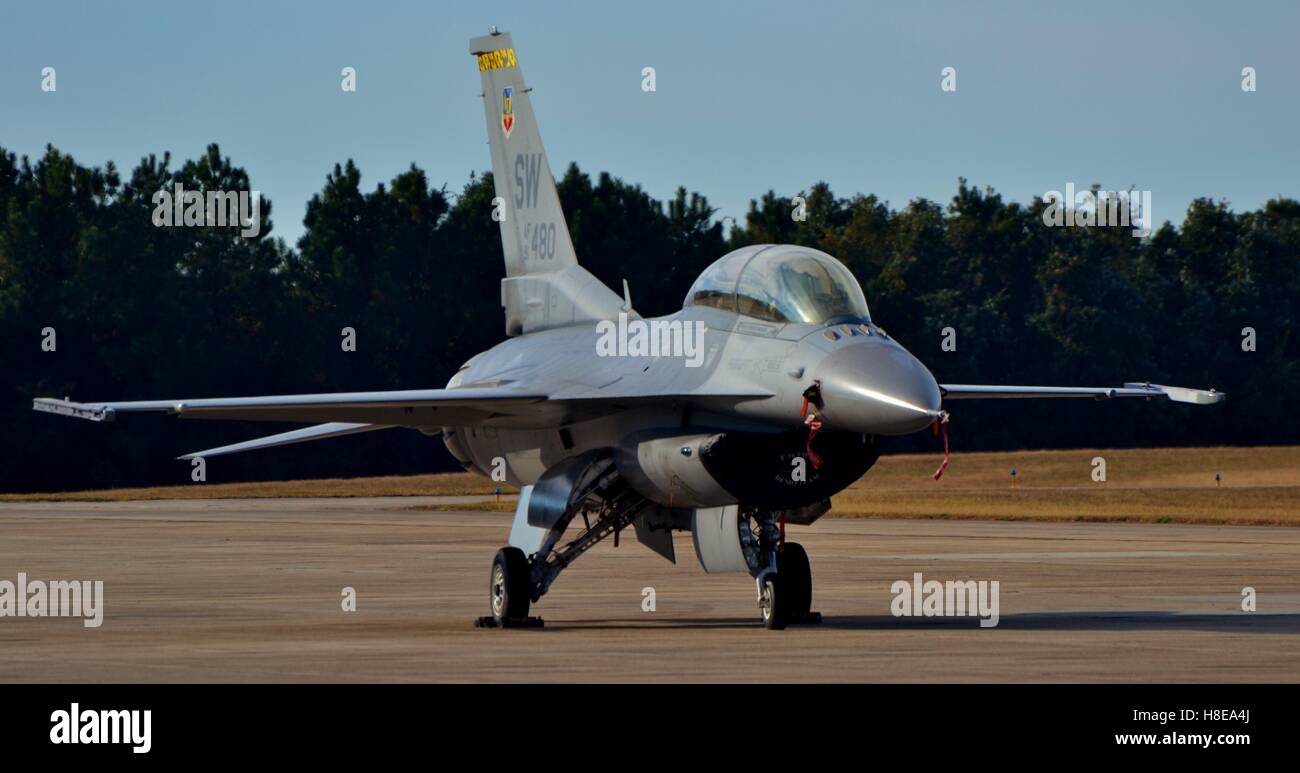 An Air Force F-16 Viper/Fighting Falcon taxis down a runway in Pensacola, Florida Stock Photo