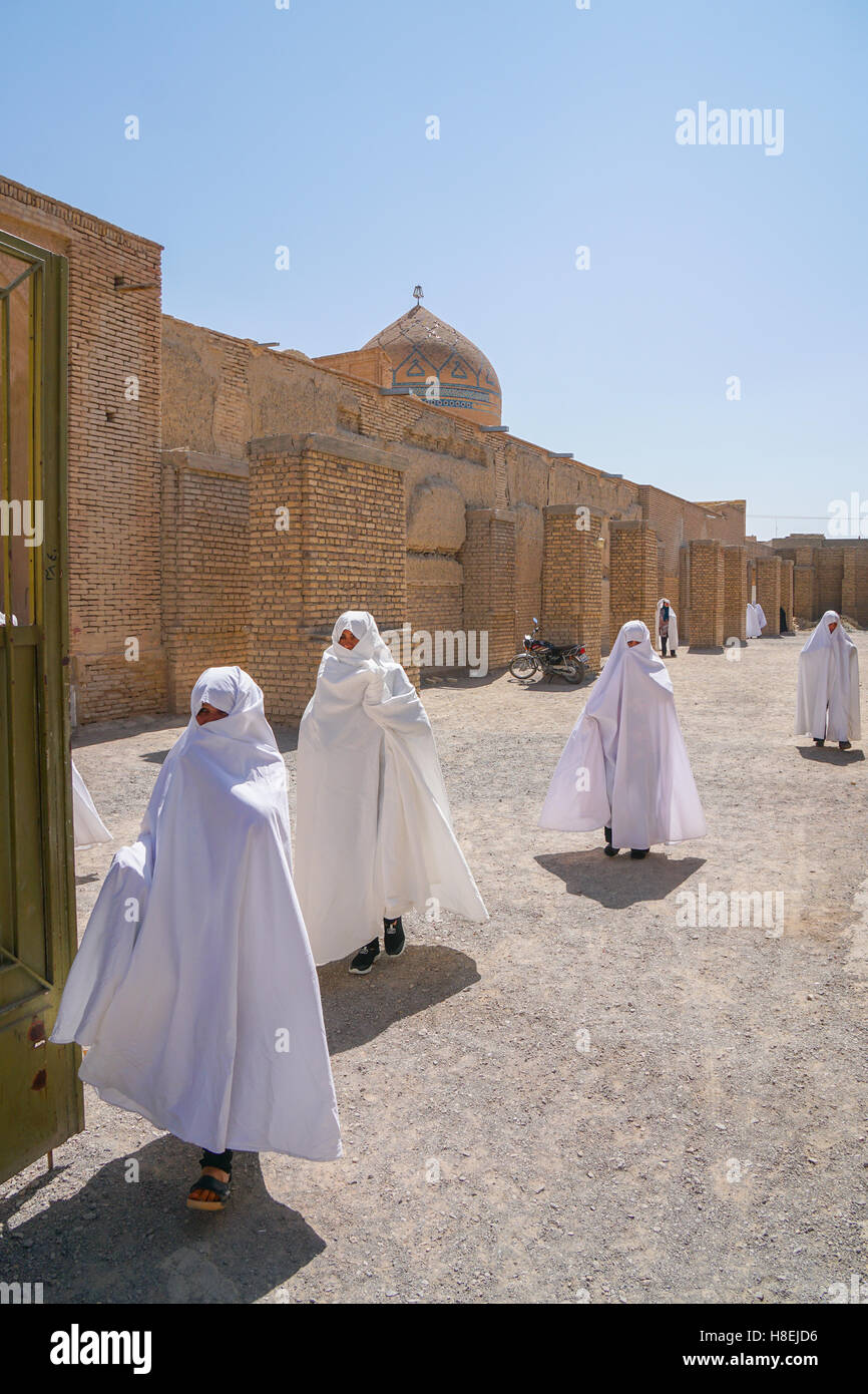 Women in white hi-res stock photography and images - Alamy