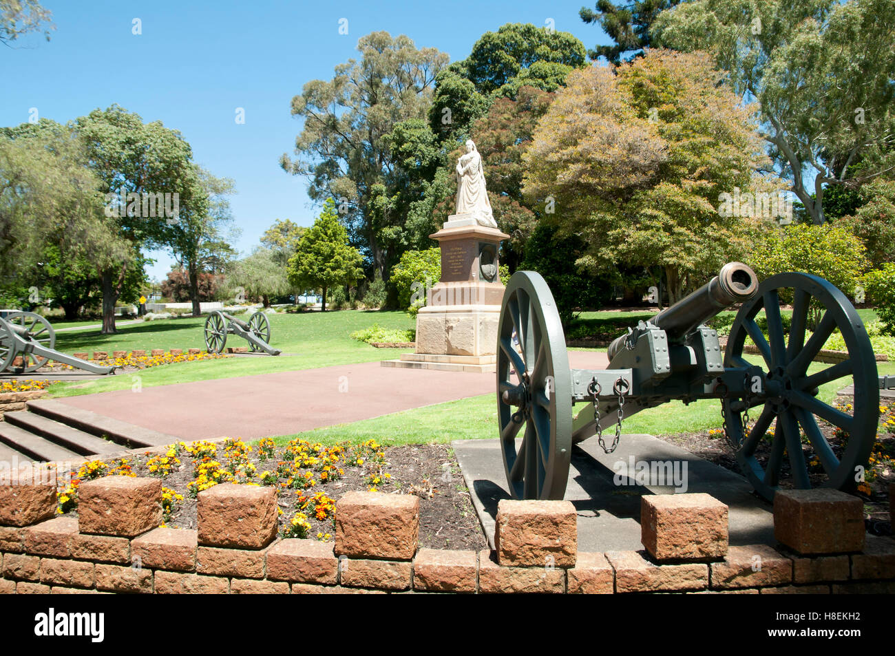 Queen victoria statue kings park hires stock photography and images Alamy