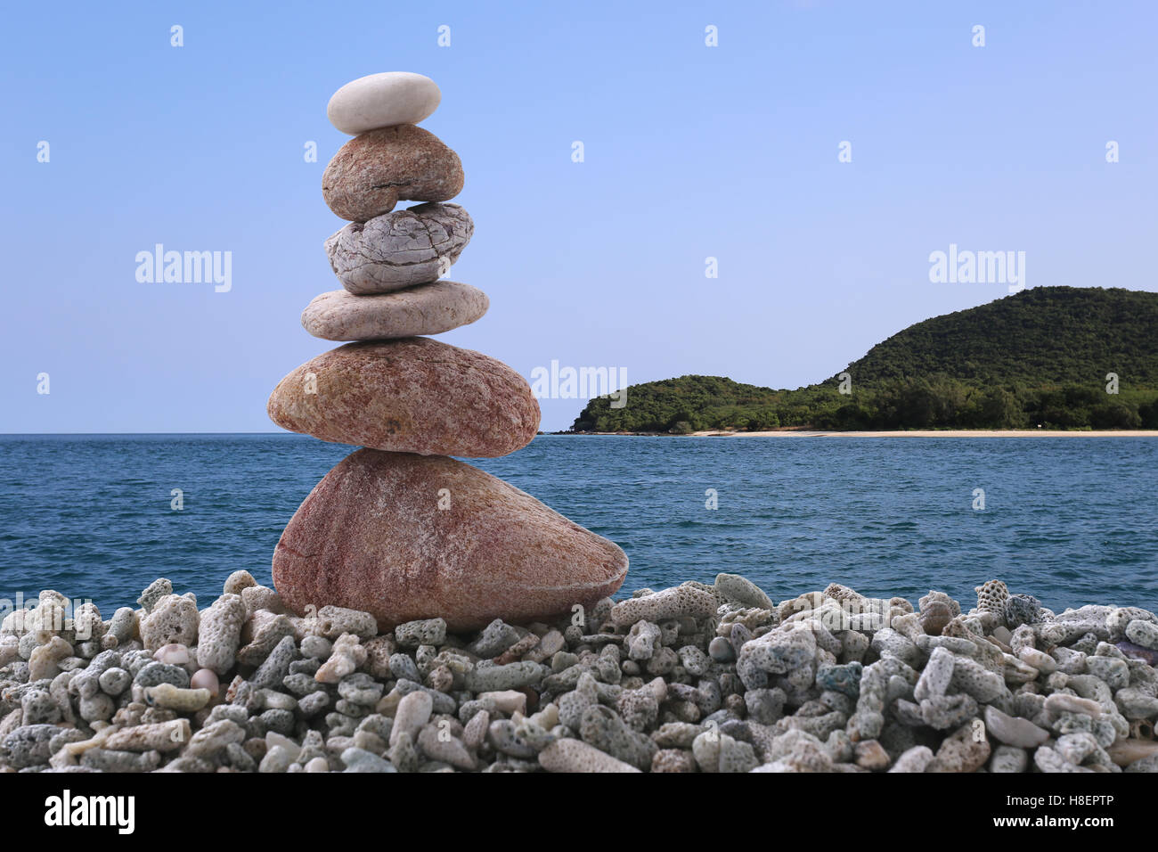 Balance stone on pile rock of sea background,concept of peace and Zen ...