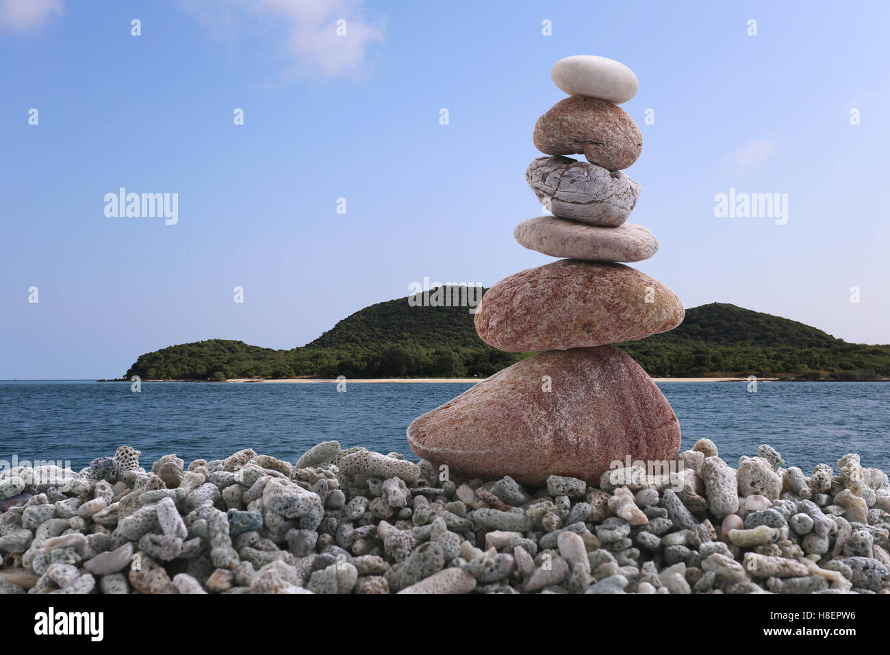 Balance stone on pile rock of sea background,concept of peace and Zen ...