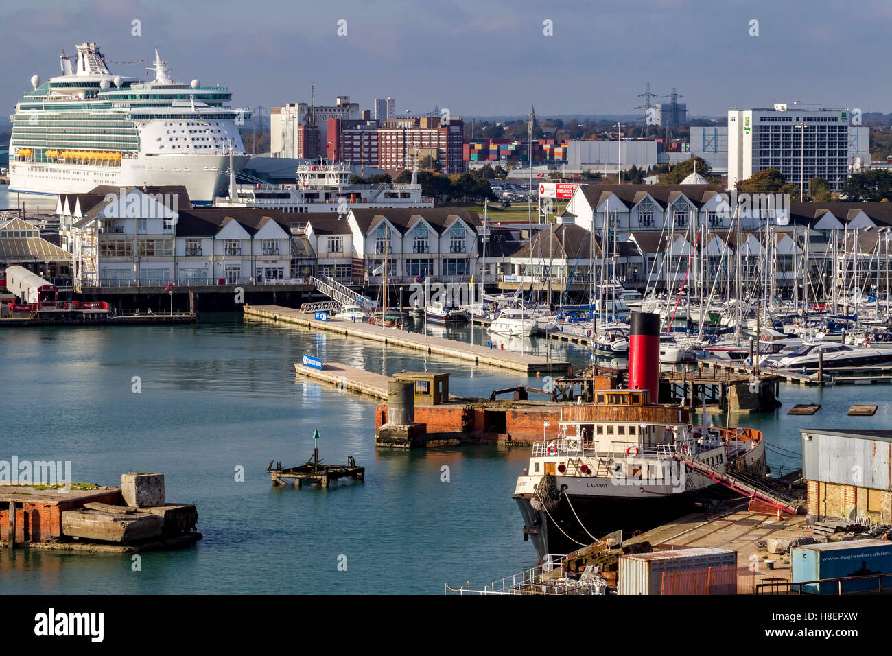 Town quay marina southampton hi-res stock photography and images - Alamy