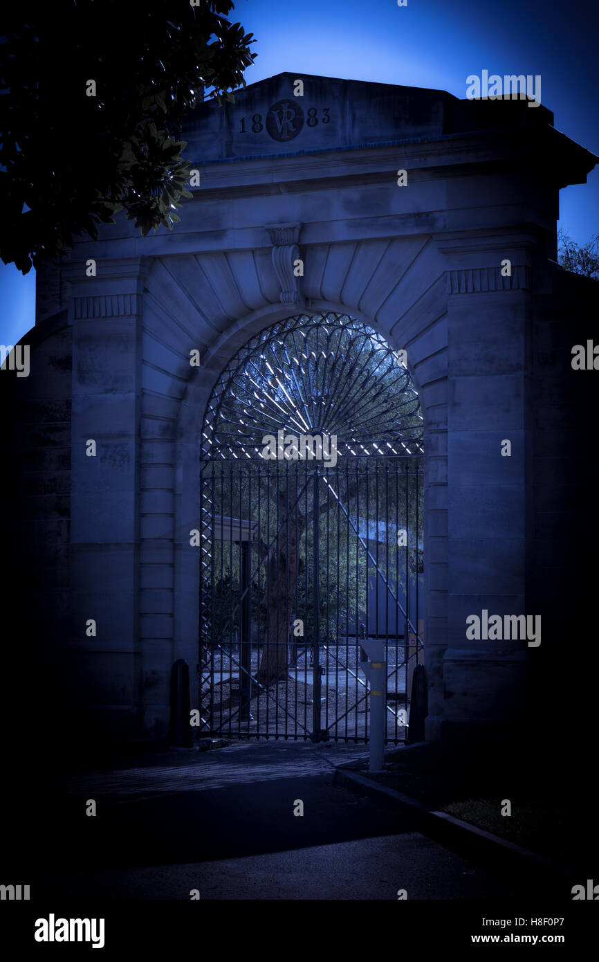 Old stone arch hi-res stock photography and images - Alamy