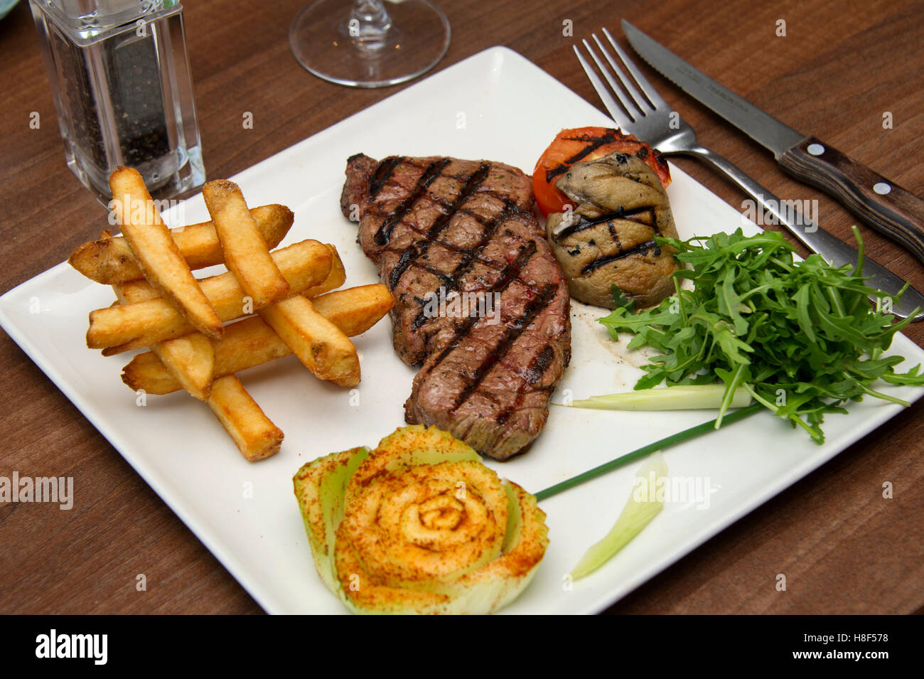 Steak and chips Stock Photo - Alamy