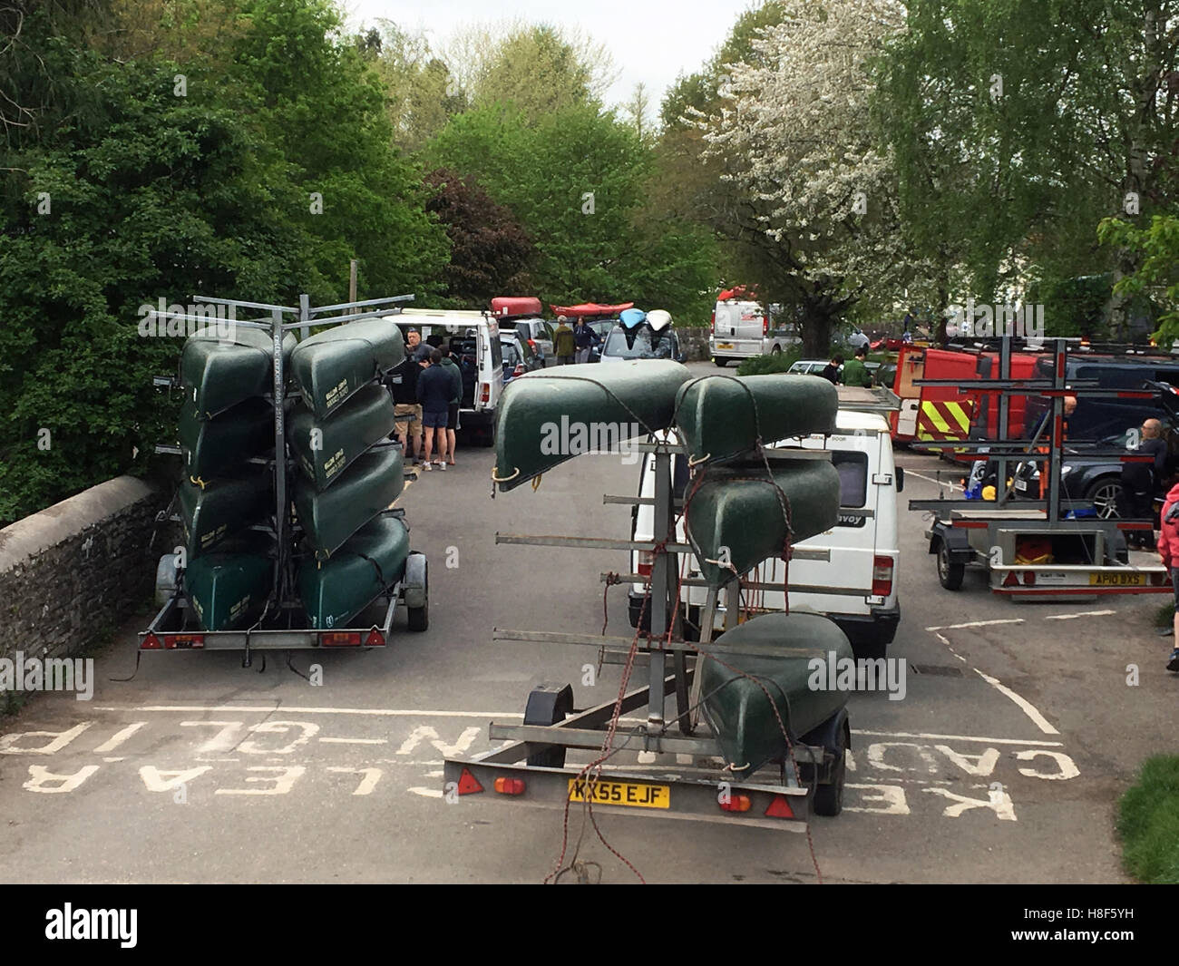 Canoe towing hires stock photography and images Alamy