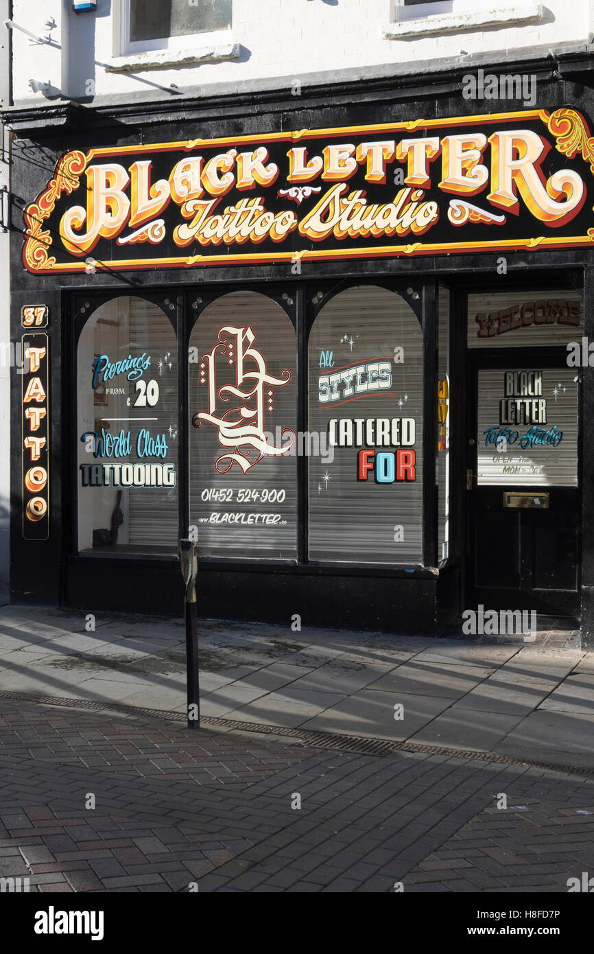 Tattoo studio at Gloucester in the south of England Stock Photo - Alamy