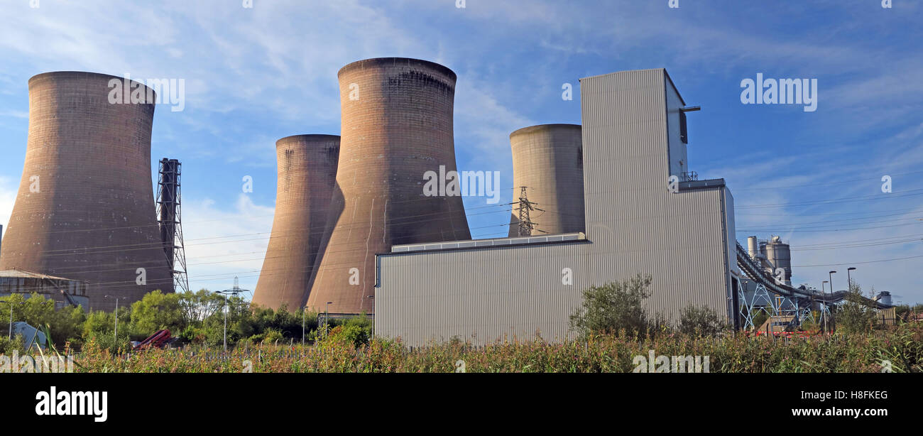 Fiddlers Ferry Coal fired Power station towers,Warrington,Cheshire,England,UK - Mothballed out of use since 2020 Stock Photo