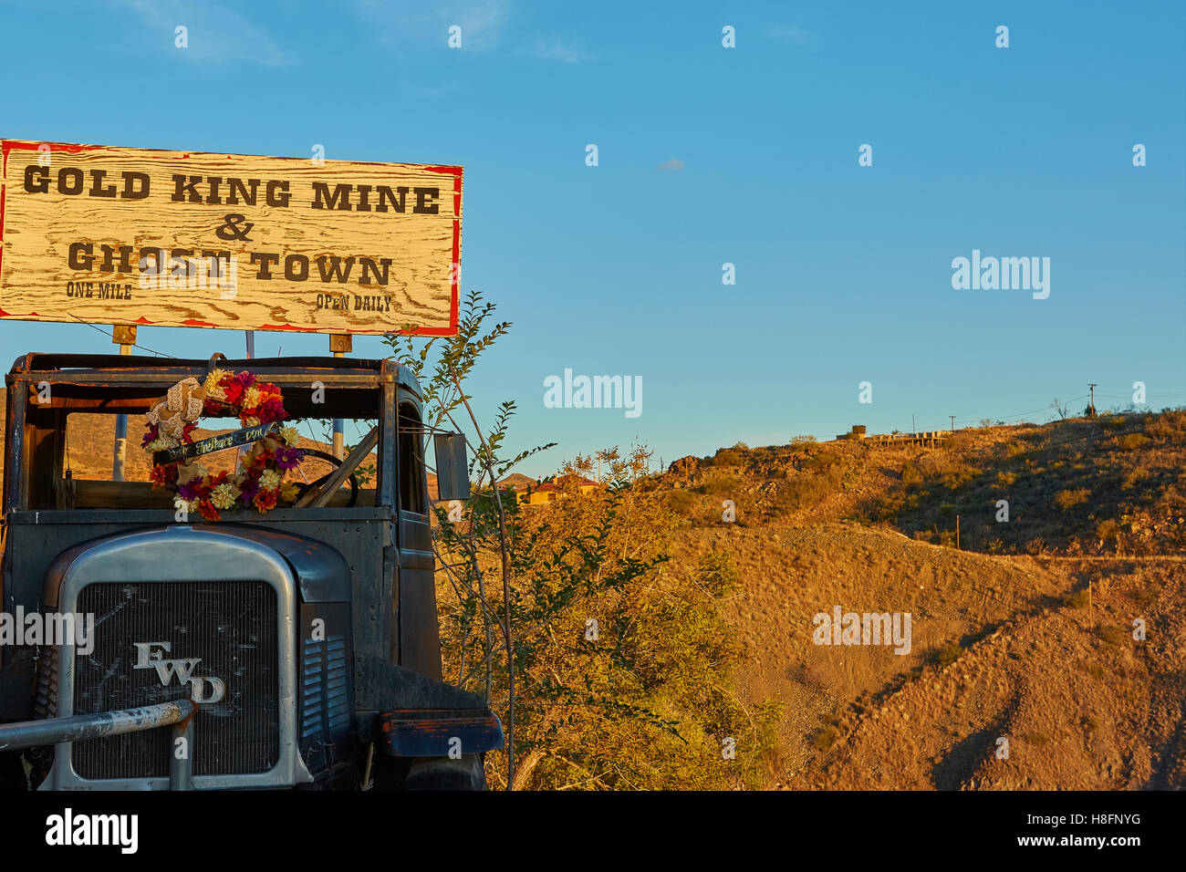 Rustic Billboard And Truck Advertising The Gold King Mine And Ghost Town In Jerome, Arizona. Stock Photo