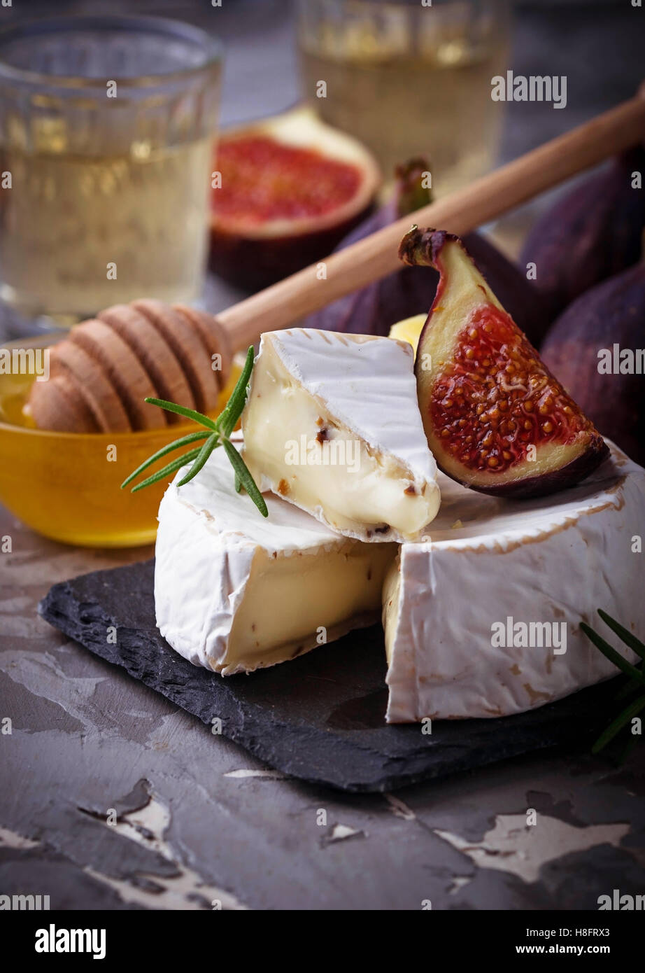 Camembert cheese with figs, honey and wine. Selective focus Stock Photo Alamy