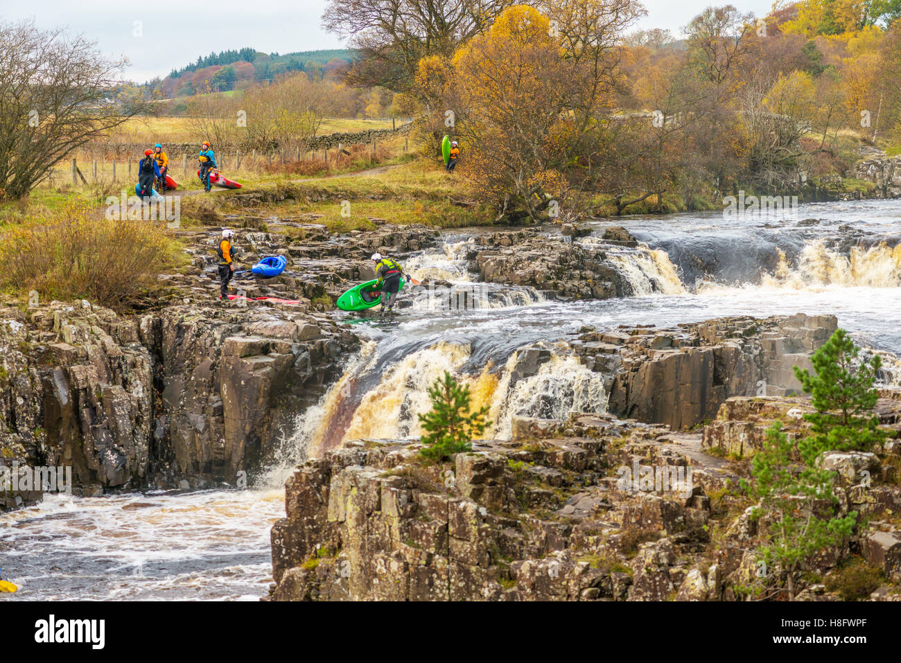 students learn to kayak on the river Tees at Low Force waterfall in Upper Teesdale Stock Photo