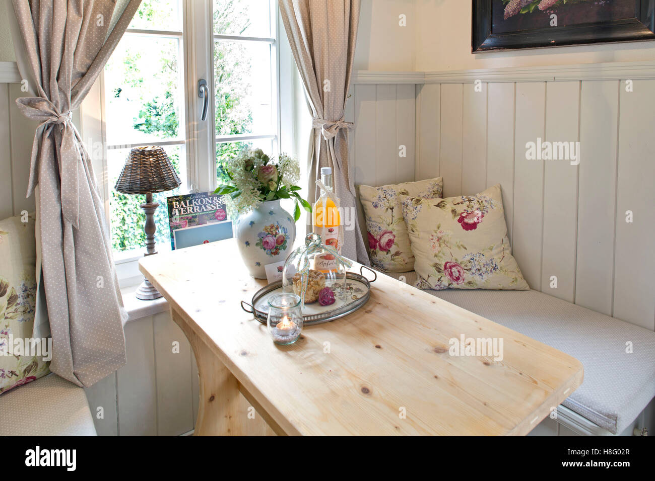 Kitchen table, holiday apartment \'Gartenlaube\'/ Boutique-Hotel ... Kitchen table, holiday apartment \'Gartenlaube\'/ Boutique-Hotel ...