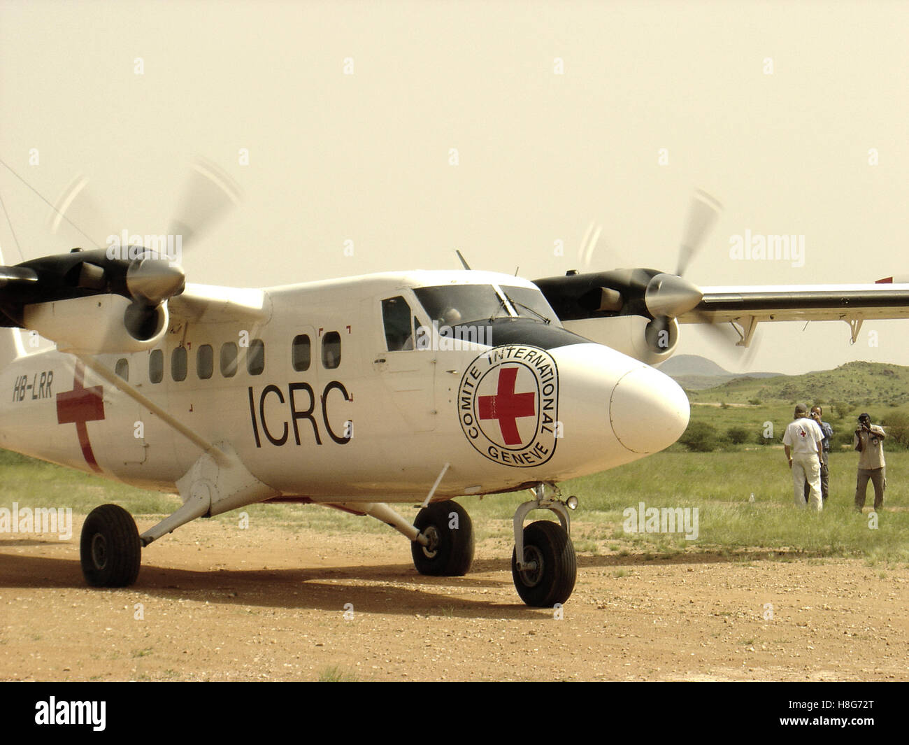 30th August 2005 An ICRC Twin Otter aircraft delivers a Field Surgical Team to Kutum in northern Darfur, Sudan. Stock Photo